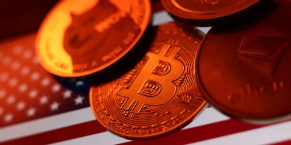 تنخفض Bitcoin إلى أقل من 80،000 دولار حيث تنضم العملات المشفرة