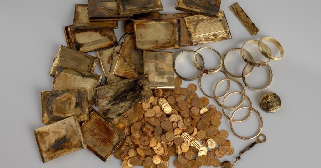خفية من الكنز بقيمة أكثر من 340،000 دولار وجدها المتنزهون في جمهورية التشيك
