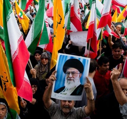 ادعاءات آية الله خامناي في إيران على إسرائيل ، “صفعة كبيرة في الوجه” للولايات المتحدة