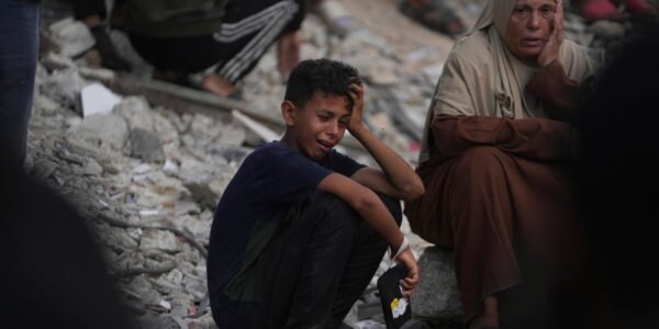 ما لا يقل عن 25 فلسطينيًا ، بعضهم يسعون للحصول على المساعدة ، قتلوا على يد طلقات وضربات إسرائيلية في غزة وسط مخاوف المجاعة