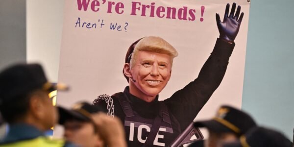 يسعى ترامب إلى الحد من التداعيات من غارة الهجرة في هيونداي