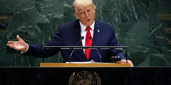 يدعي ترامب تخريب الأمم المتحدة مع سالم ، Teleprompter
