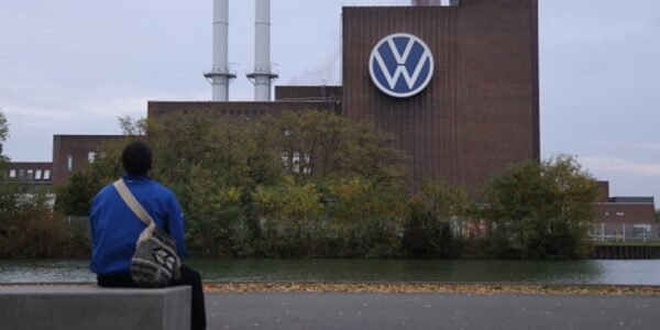 تحذر شركة فولكس فاجن من توقف الإنتاج وسط تعطل شرائح Nexperia تحذر شركة فولكس فاجن من توقف الإنتاج وسط تعطل شرائح Nexperia