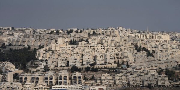 وزير المالية الإسرائيلي يوافق على بناء 19 مستوطنة جديدة في الضفة الغربية