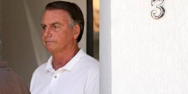 يخضع الرئيس البرازيلي السابق المسجون جايير بولسونارو لعملية جراحية لفتق مزدوج