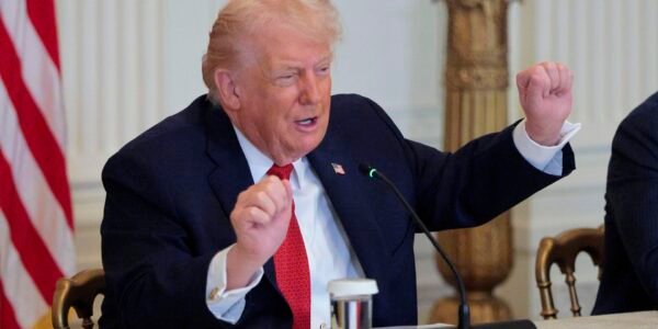 ترامب يطرح تعريفات جديدة في محاولة للاستحواذ على جرينلاند