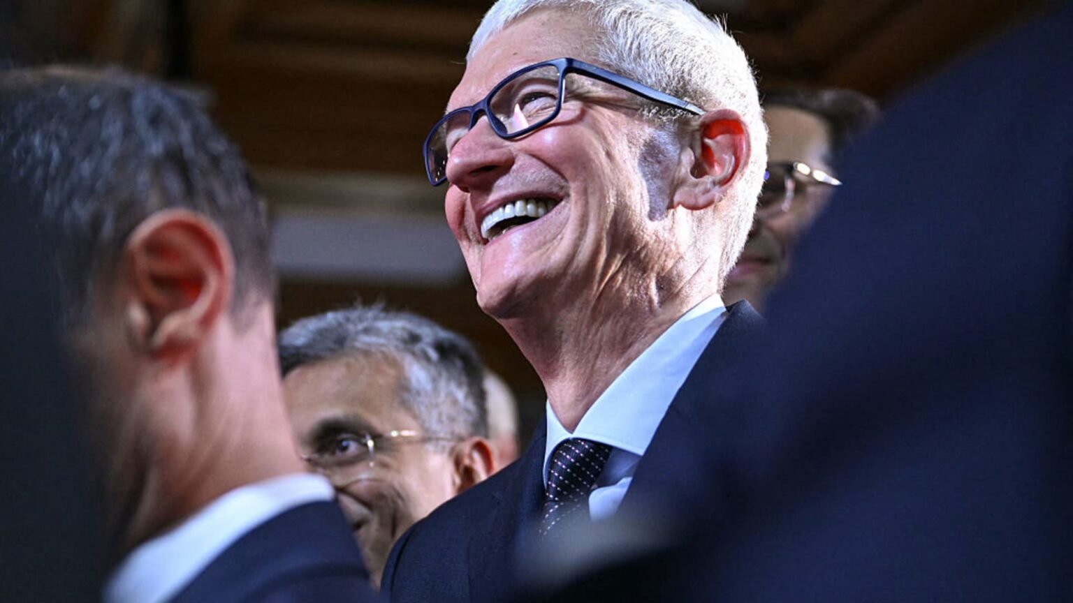 مبيعات iPhone “المذهلة” من Apple تأتي من “الطلب المكبوت”