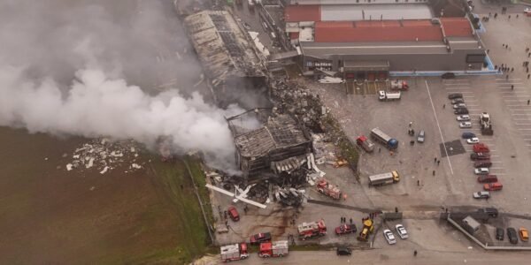 انفجار وحريق في مصنع للكعك في اليونان يقتل 5 نساء انفجار وحريق في مصنع للكعك في اليونان يقتل 5 نساء