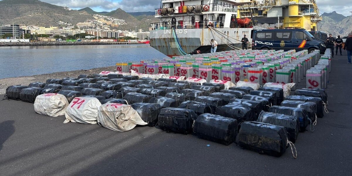 إسبانيا تضبط أكبر كمية من الكوكايين على الإطلاق في البحر في عملية بمساعدة الولايات المتحدة أطلق عليها اسم “المد الأبيض”