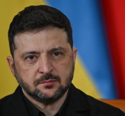 قال الرئيس الأوكراني زيلينسكي إن محادثات السلام الثلاثية اختتمت بشكل بناء، مع إمكانية عقد المزيد منها الأسبوع المقبل