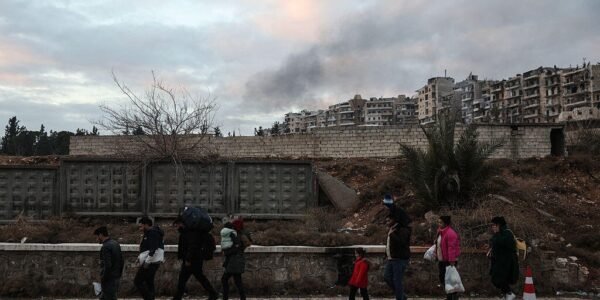 المبعوث الأمريكي يحث الحكومة السورية والأكراد على “العودة إلى الحوار” بعد الاشتباكات في حلب المبعوث الأمريكي يحث الحكومة السورية والأكراد على “العودة إلى الحوار” بعد الاشتباكات في حلب