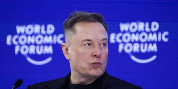 قال إيلون ماسك، أحد أشد منتقدي دافوس، للمنتدى الاقتصادي العالمي إن عدد الروبوتات سوف يفوق عدد البشر