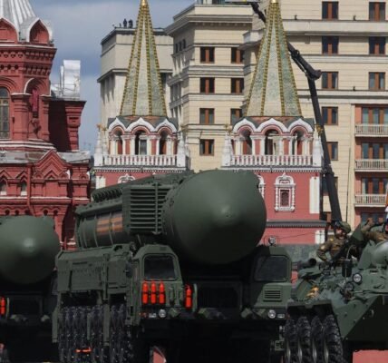 تقول روسيا مرة أخرى إنها ستلتزم بالقيود المفروضة على الأسلحة النووية في معاهدة ستارت الجديدة التي انتهت صلاحيتها، إذا التزمت الولايات المتحدة بذلك