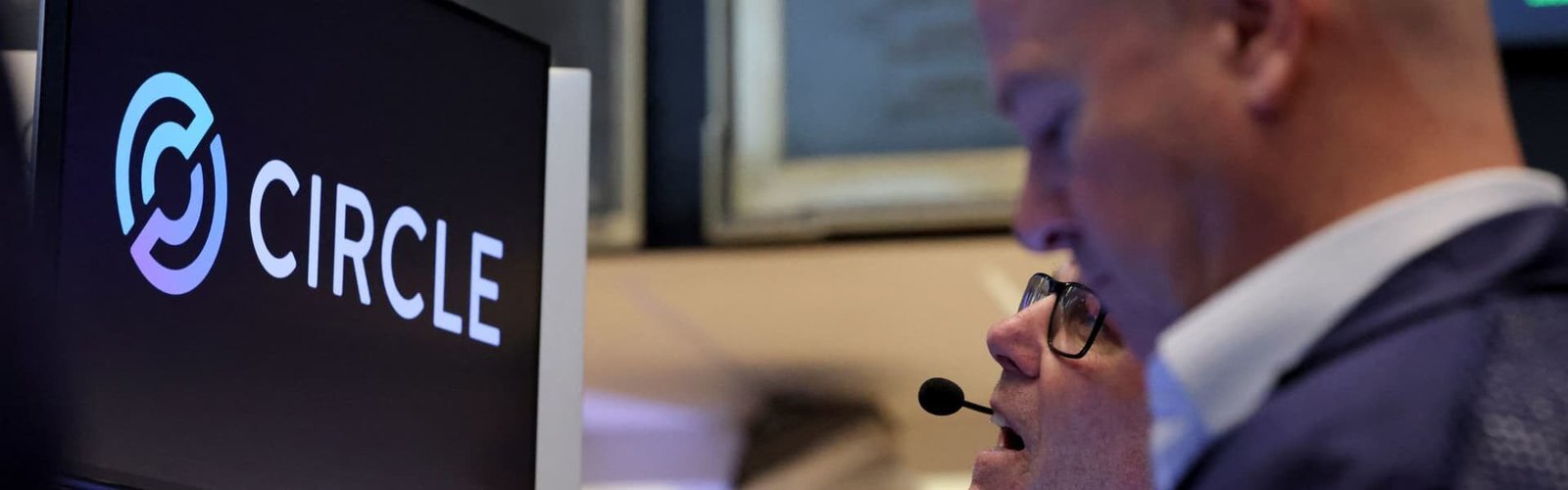 الحفر الدائرية كقانون مقترح يمكن أن تحد من عائد العملة المستقرة