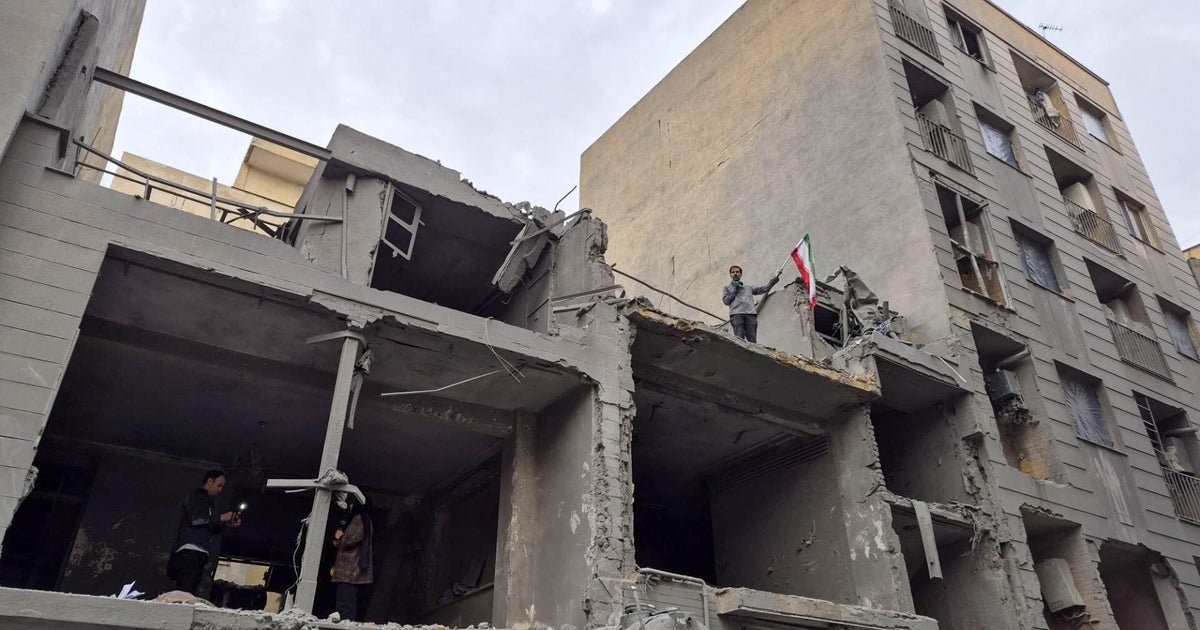 إسرائيل تقتل اثنين من كبار قادة إيران بينما يرفض الحلفاء دعوة ترامب للمساعدة في مضيق هرمز