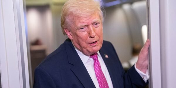 وهدد ترامب بقصف محطات توليد الكهرباء والجسور في إيران يوم الثلاثاء وهدد ترامب بقصف محطات توليد الكهرباء والجسور في إيران يوم الثلاثاء