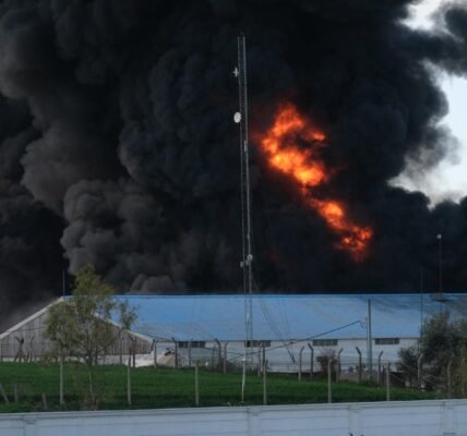 ويقول ترامب إن الحرب على إيران ستستغرق أسابيع، وإن أسعار النفط ترتفع مع عدم وجود خطة لفتح مضيق هرمز