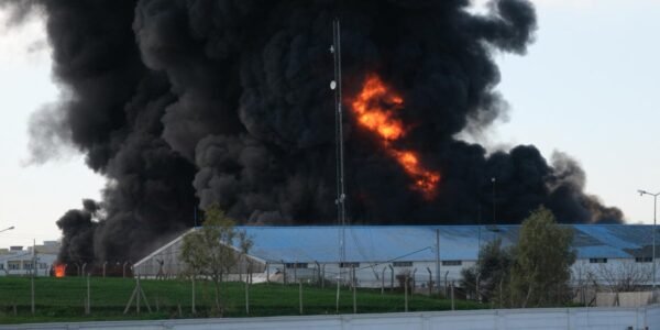 ويقول ترامب إن الحرب على إيران ستستغرق أسابيع، وإن أسعار النفط ترتفع مع عدم وجود خطة لفتح مضيق هرمز