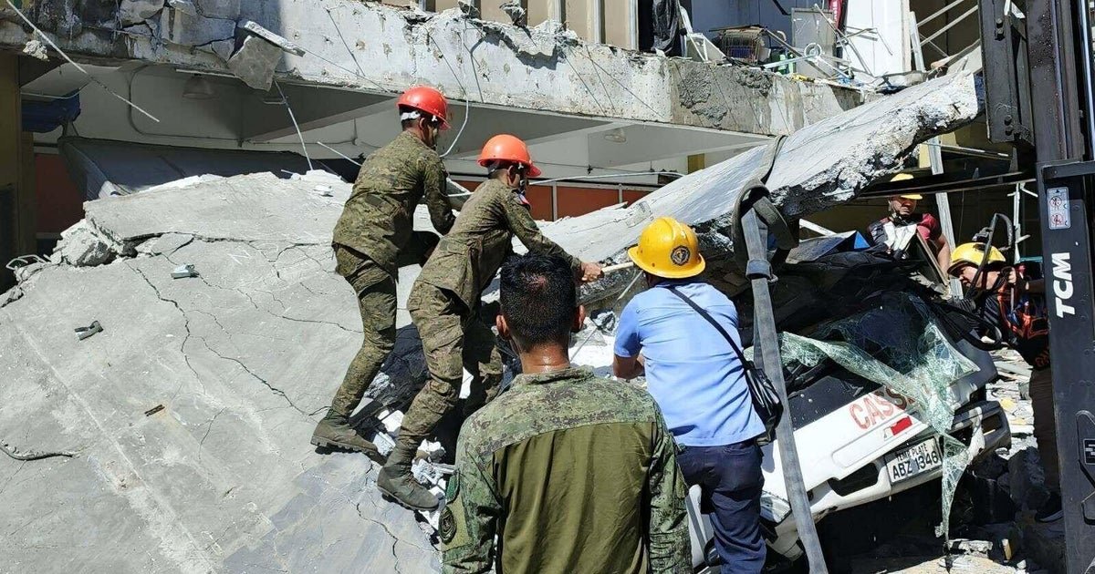 زلزال الفلبين يقتل ما لا يقل عن 35 شخصا، ويطلق العنان لموجات تسونامي صغيرة